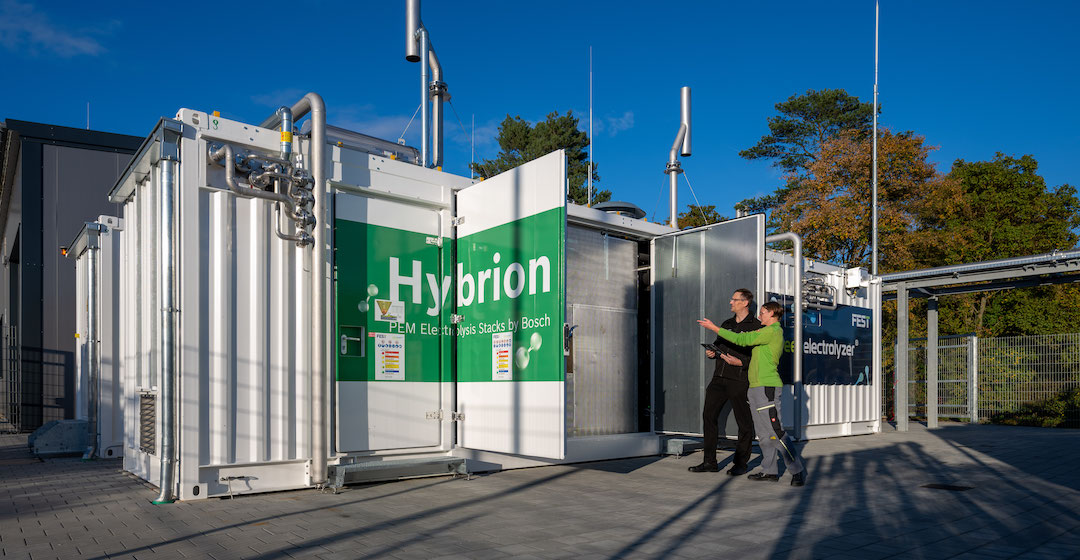 Bosch nimmt in Bamberg 2,5-MW-Elektrolyseur mit „Hybrion“-Stacks in Betrieb