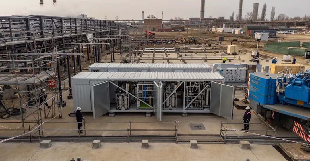 Neuman & Esser liefert erstes Elektrolysemodul für OMV-Raffinerie in Rumänien