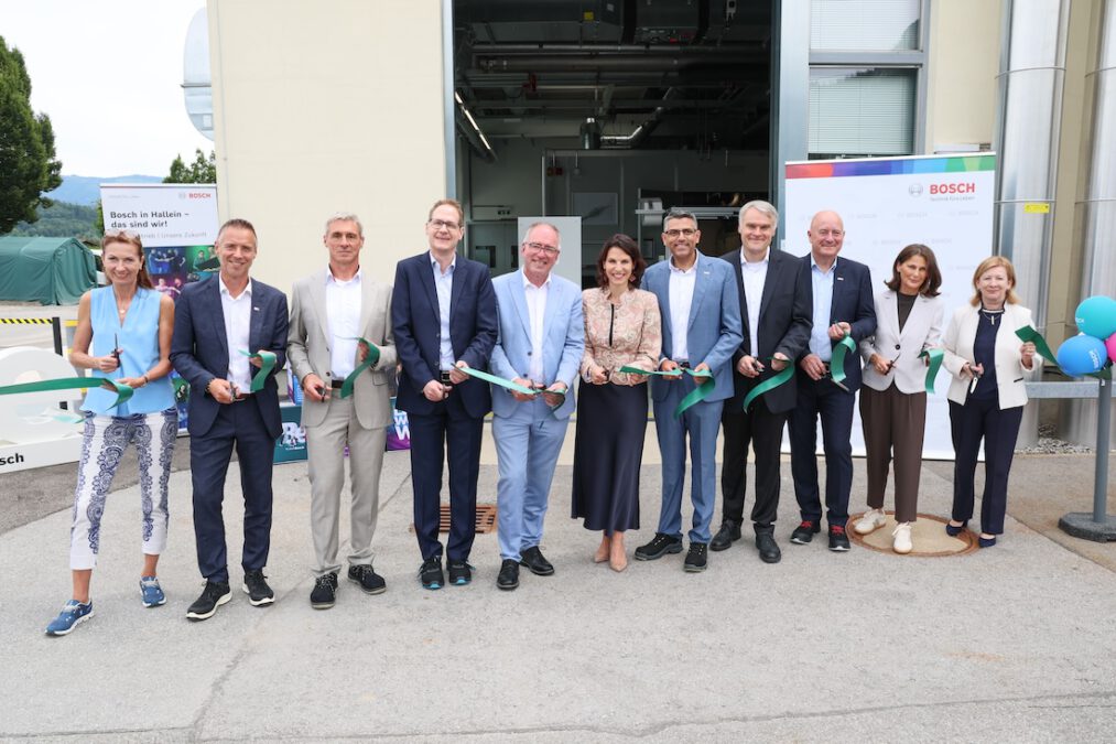 ori BU: HALLEIN - SALZBURG: 2026-07-15: Methanol Infrastruktur-Erˆffnung im Bosch-Werk Halleinv.l. bei der offiziellen Erˆffnung v.l. Irene Schulte (Gesch‰ftsf¸hrerin IV Salzburg), Peter Eder (Pr‰sident Arbeiterkammer Salzburg), Kurt Schattauer (Stv. Entwicklungschef Werk Hallein), Stefan Schenk (Weltweiter Bosch Gesch‰ftsbereichsleiter), Alexander Stangassinger (B¸rgermeister Hallein), Karoline Edtstadler (Landeshauptfrau Salzburg), Amadeep Singh (Kaufm‰nnischer Werksleiter Bosch Hallein), Christian Sander (technischer Werksleiter Bosch Hallein), Helmut Weinwurm (Vorsitzender der Gesch‰ftsf¸hrung Bosch ÷sterreich), Monika Vogl (Bezirkshauptfrau Hallein) und Marianne Kusejko (Vizepr‰sidentin Wirtschaftskammer Sazburg). Foto: Robert Bosch AG/APA-Fotoservice/Franz Neumayr